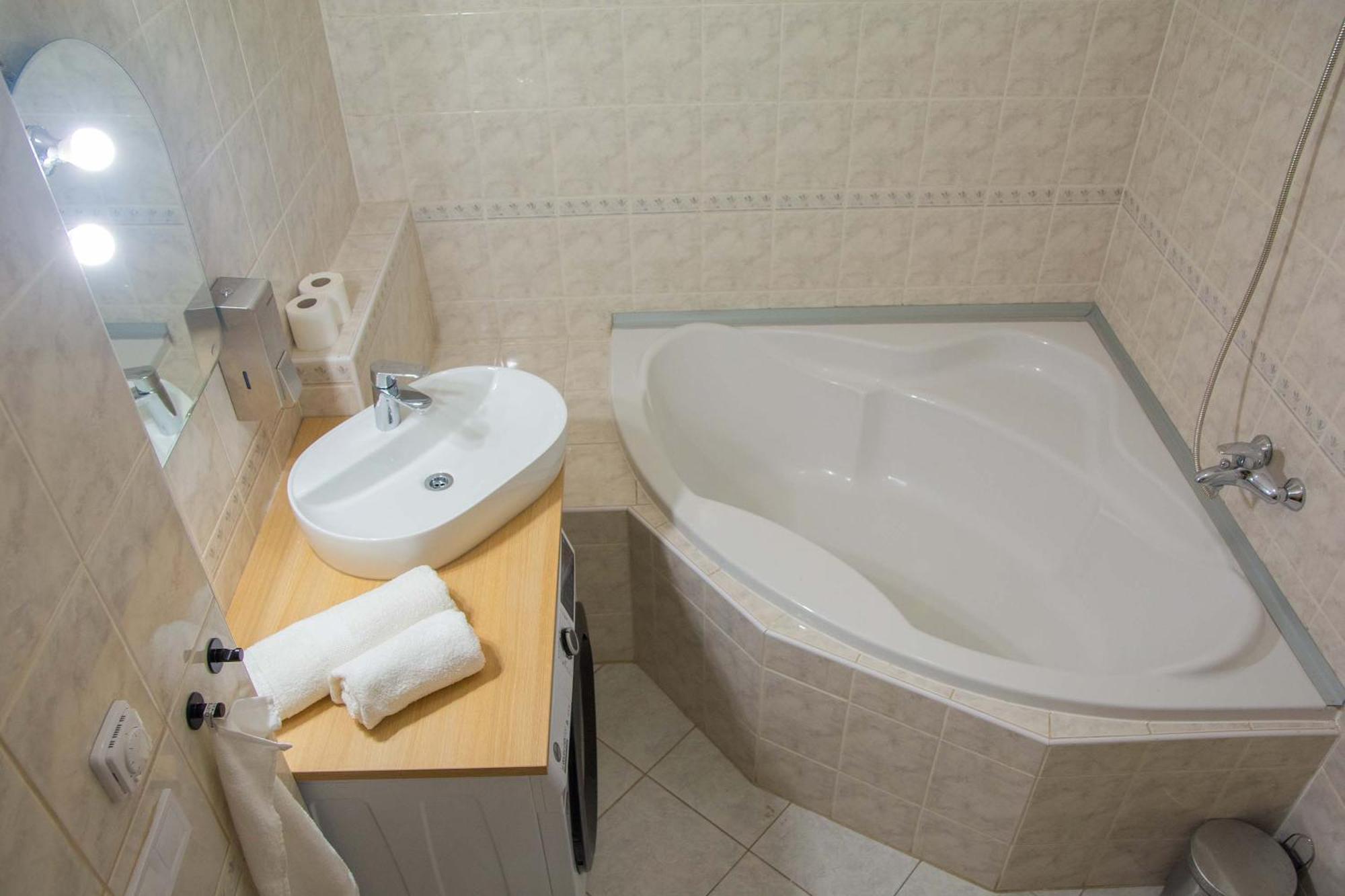 City Centre Apartment With Parking Prag Dış mekan fotoğraf
